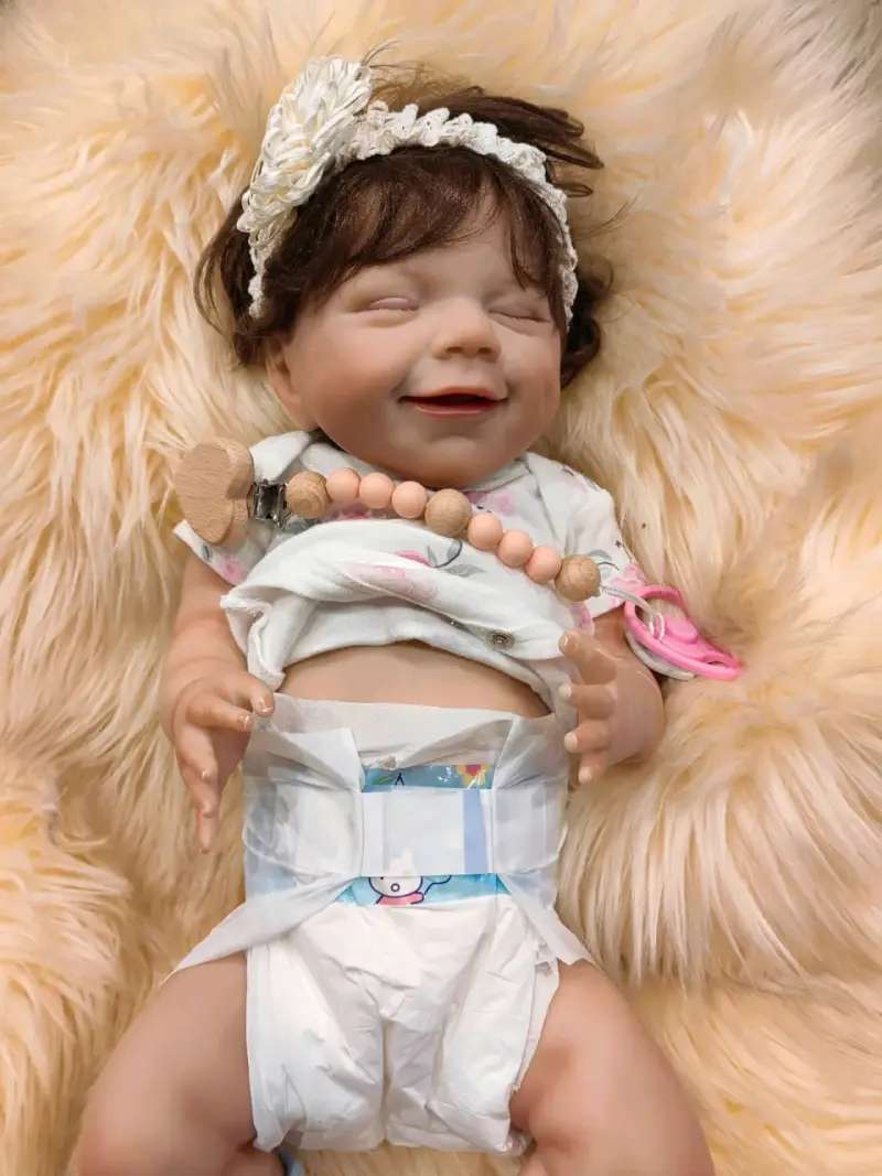 Muñeca reborn con chupete y ropa floral - 3