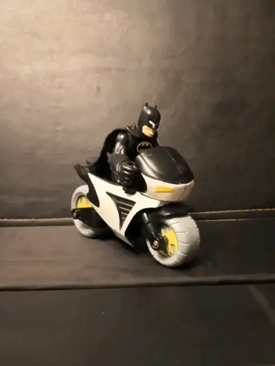 Figura de acción Batman en moto - miniatura 3