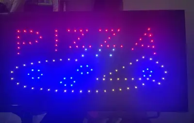 Letrero luminoso con animación de pizza - miniatura 1
