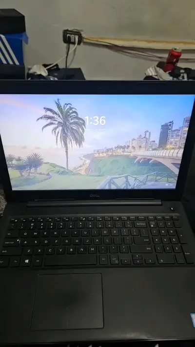 Laptop Dell en buen estado - miniatura 4