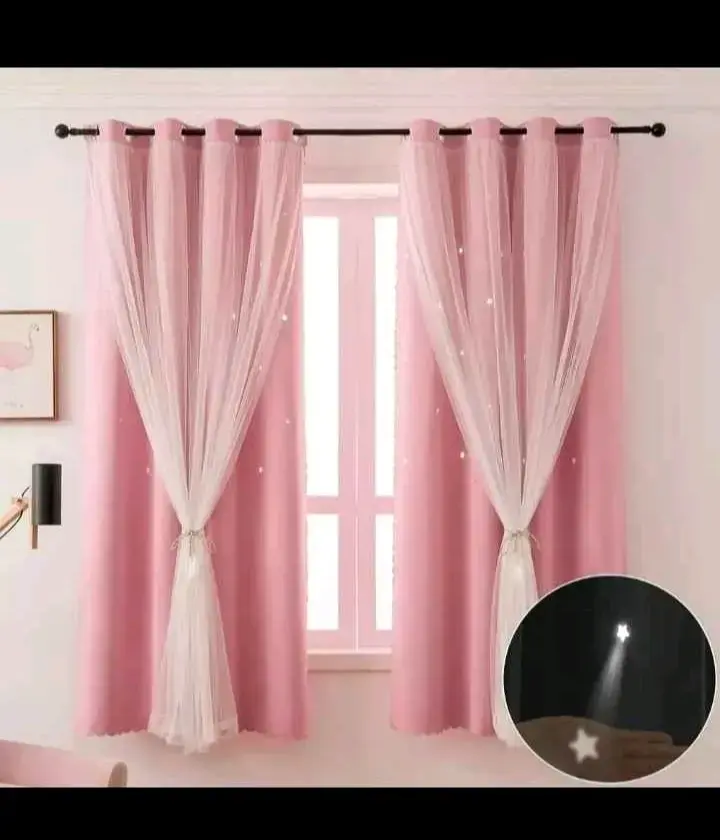 Cortinas rosadas con diseño de estrellas
