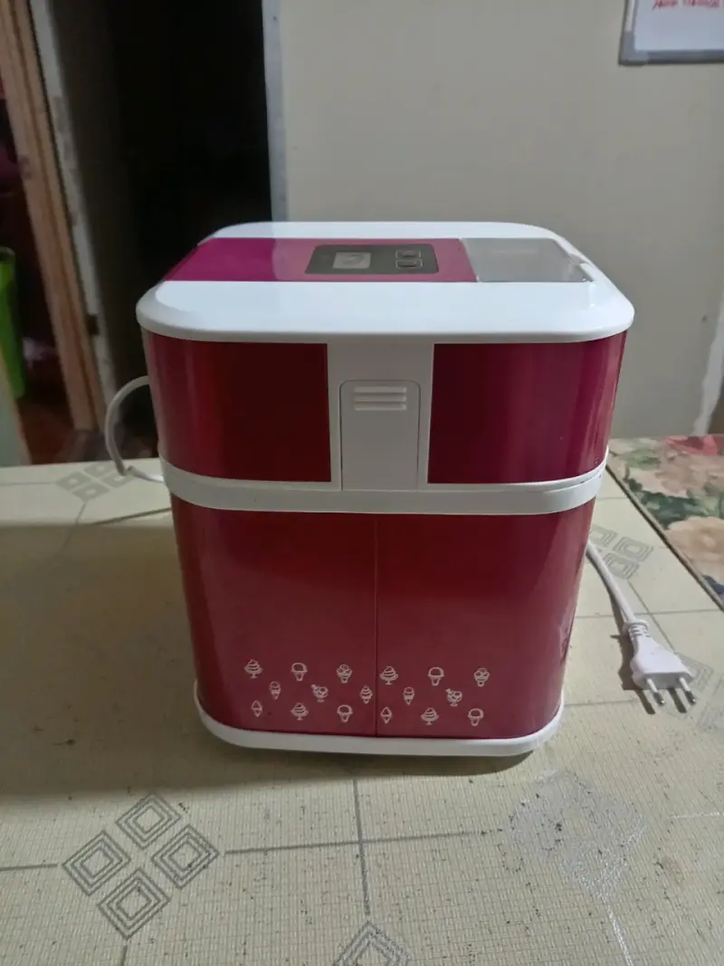 Máquina para hacer helados Oster roja - 2