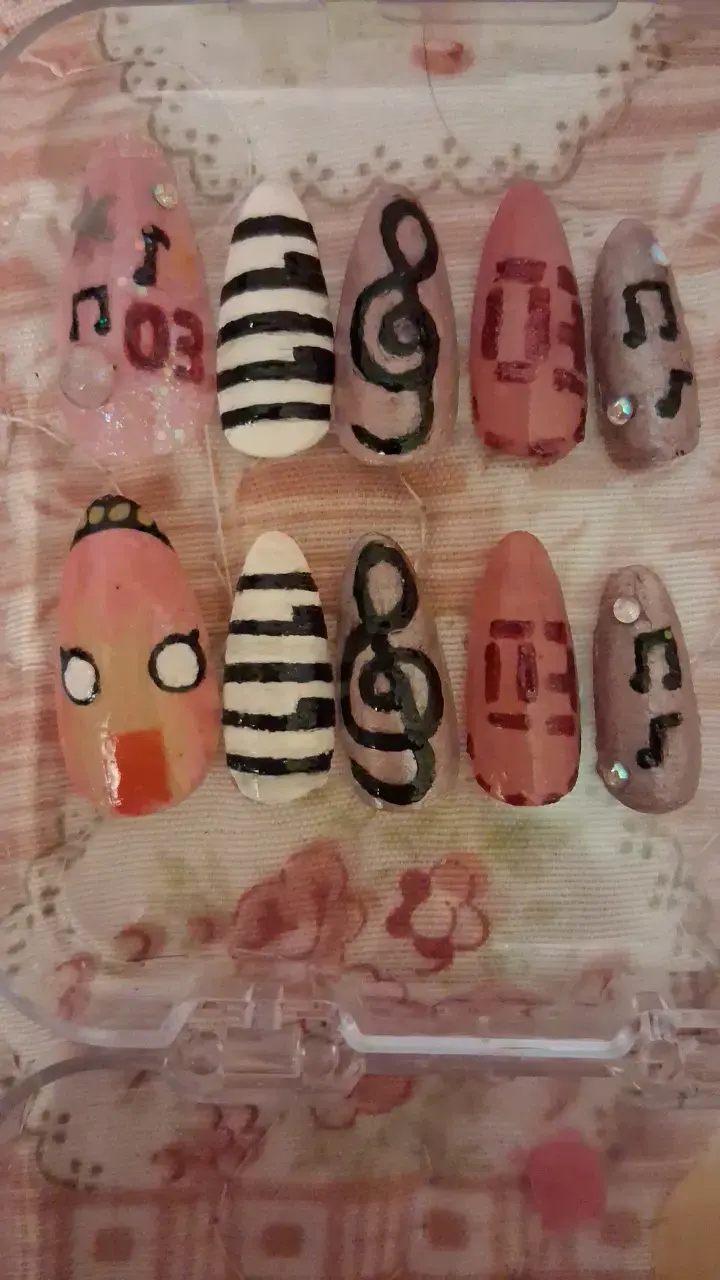 uñas postizas MEGURINE LUKA VOCALOID