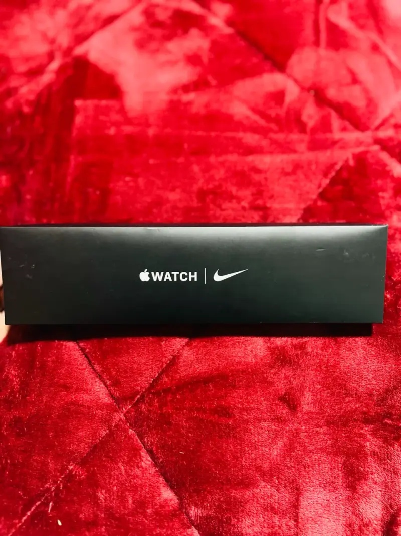 Apple Watch Nike con correa deportiva - 1