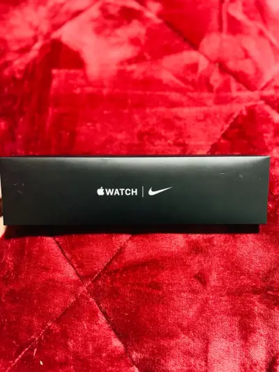 Apple Watch Nike con correa deportiva - miniatura 1