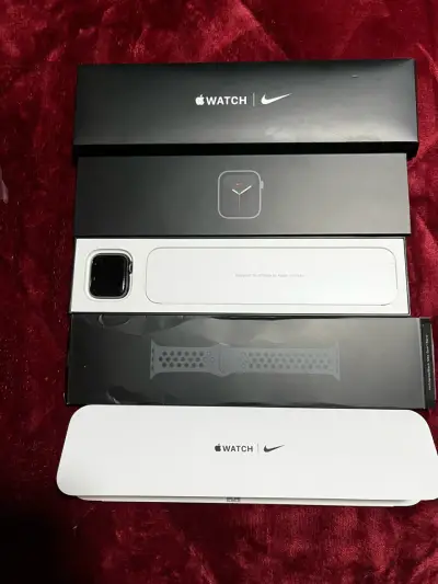 Apple Watch Nike con correa deportiva - miniatura 3