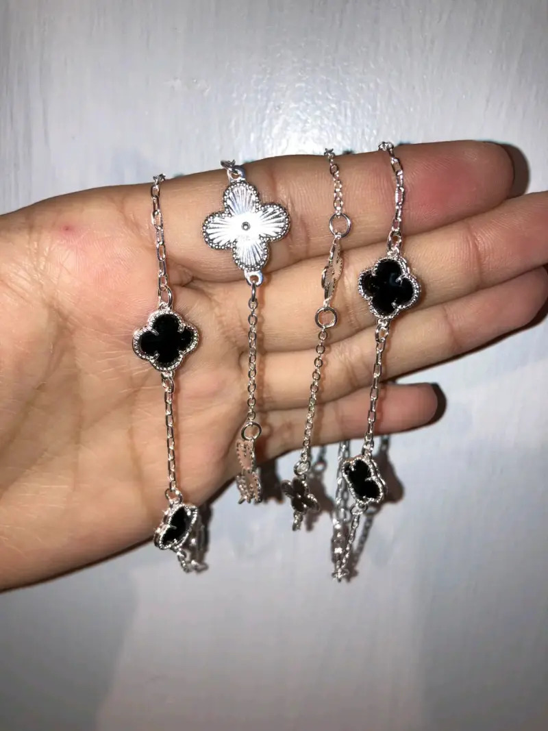Pulsera de trébol en plata y negro