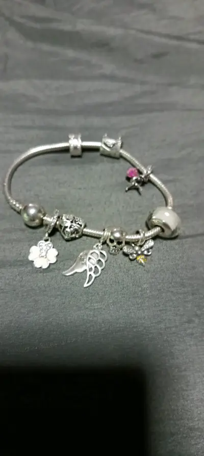 Pulsera de plata con dijes variados - miniatura 2