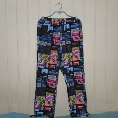 Pantalones ligeros con diseño de cómics - miniatura 1