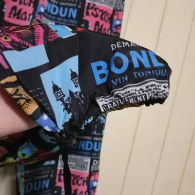 Pantalones ligeros con diseño de cómics - miniatura 2