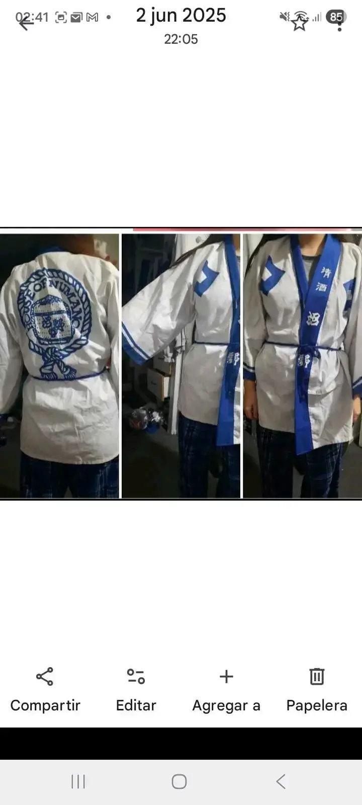 Kimono tradicional japonés blanco y azul