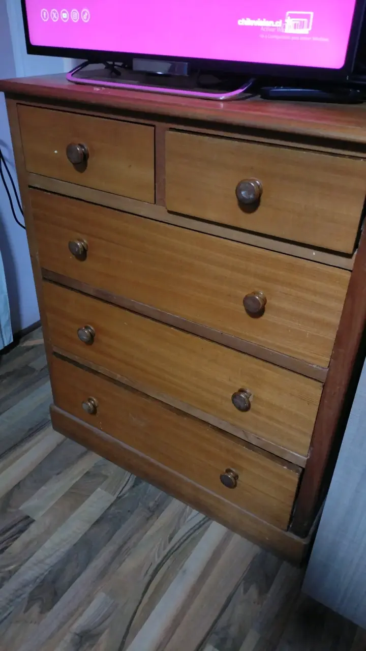 Cómoda de Madera con Cinco Cajones