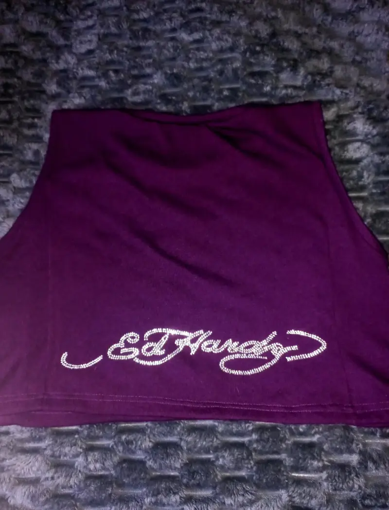 Polera sin mangas morada con diseño de cal - 2