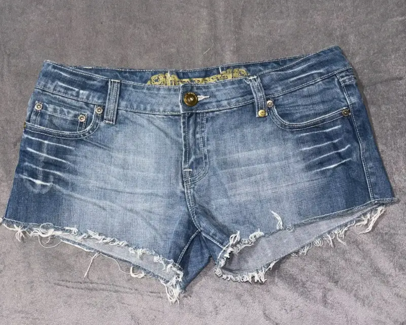 Shorts de mezclilla tiro bajo desgastados - 1