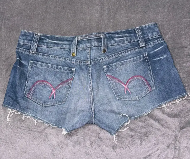Shorts de mezclilla tiro bajo desgastados - 3