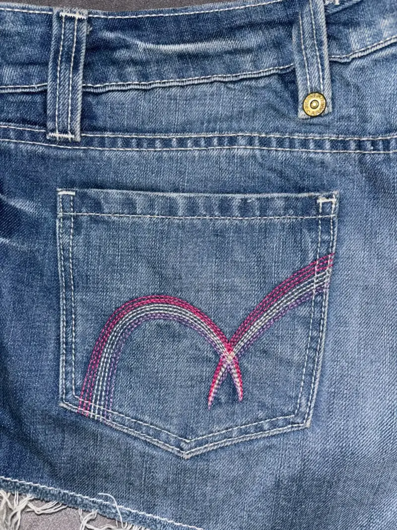 Shorts de mezclilla tiro bajo desgastados - 4
