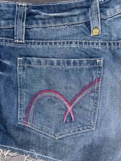Shorts de mezclilla tiro bajo desgastados - miniatura 4