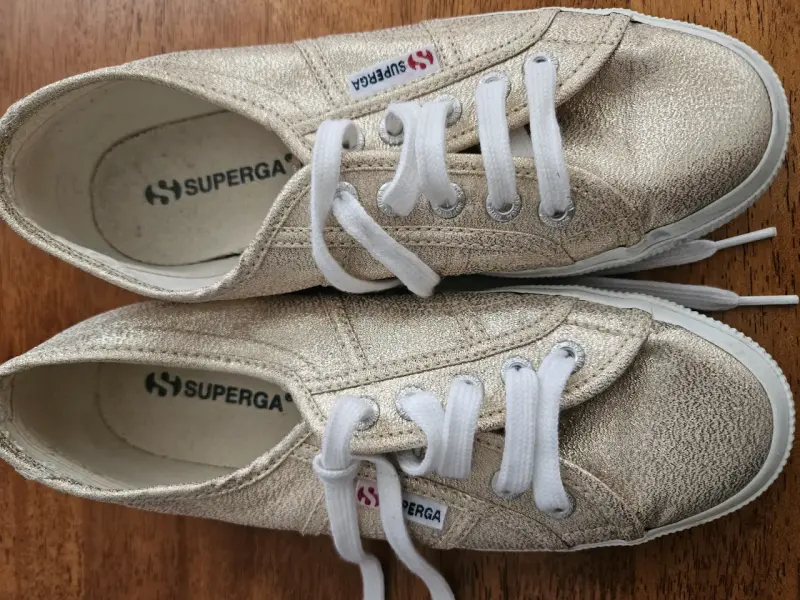 Zapatillas doradas Superga para mujer - 1