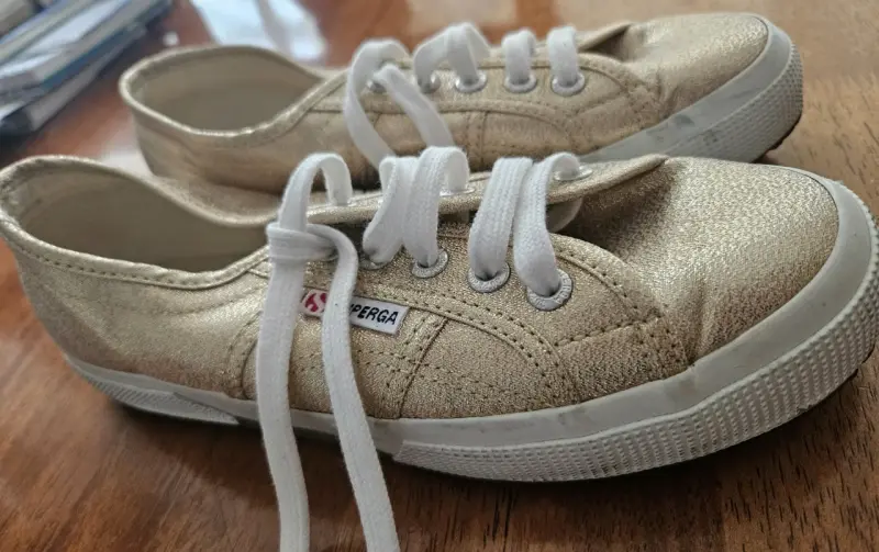Zapatillas doradas Superga para mujer - 2