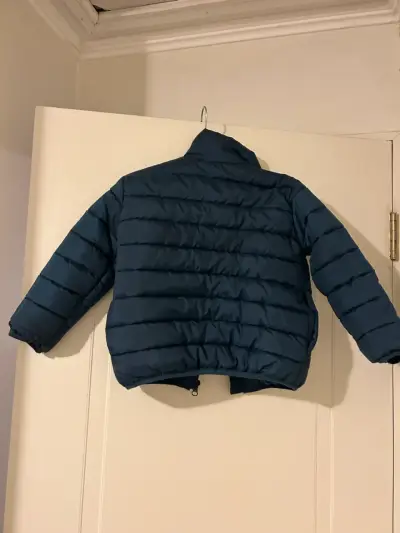 Chaqueta acolchada azul para niño - miniatura 4