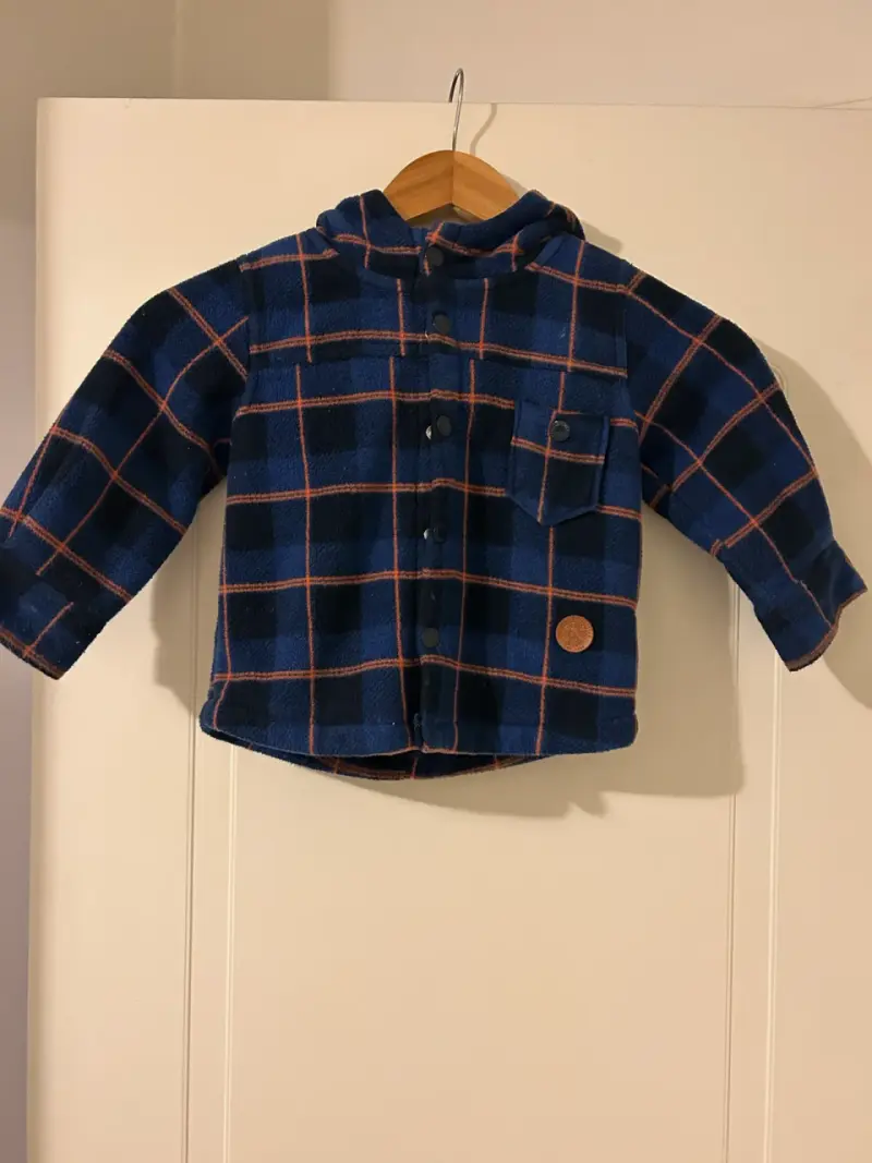 Chaqueta de niño a cuadros azul con capucha - 1