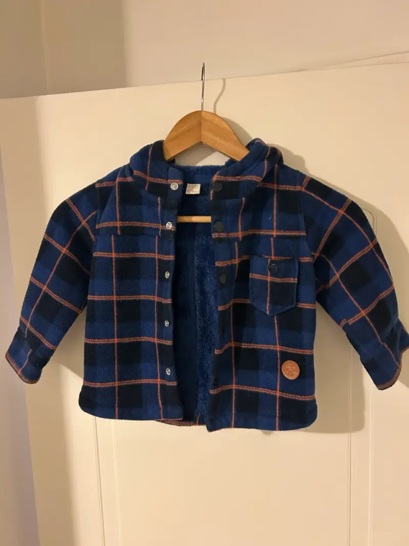 Chaqueta de niño a cuadros azul con capucha - 2
