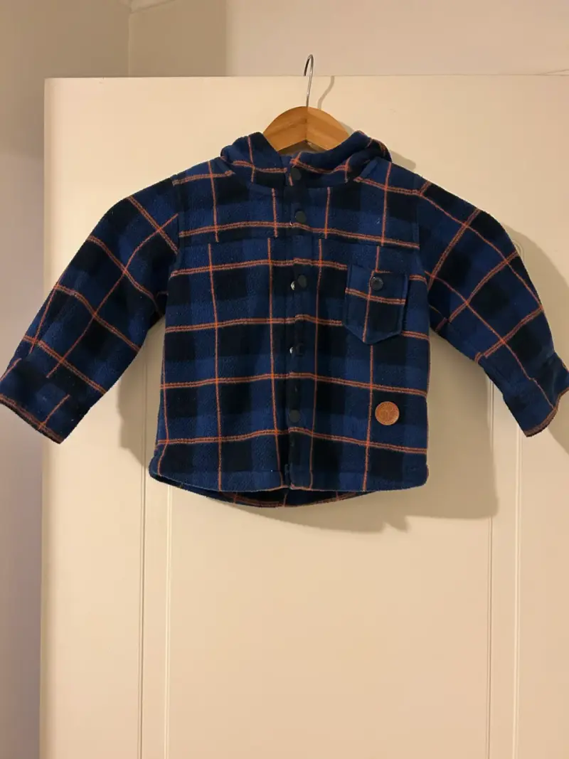 Chaqueta de niño a cuadros azul con capucha - 4