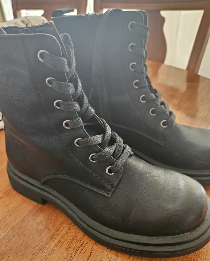 Botas negras de cuero