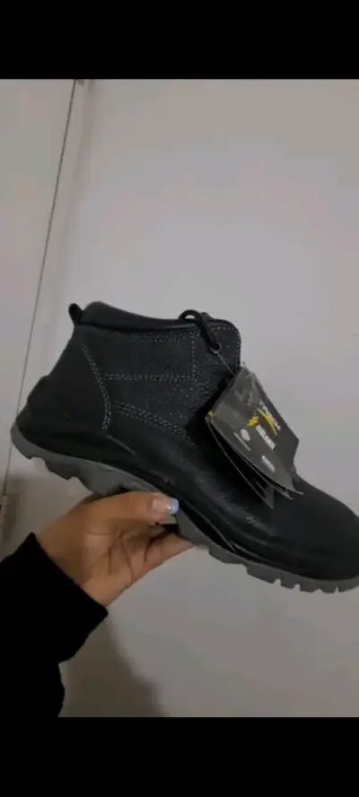 Botas de seguridad negras Treck con suela antideslizante - miniatura 2