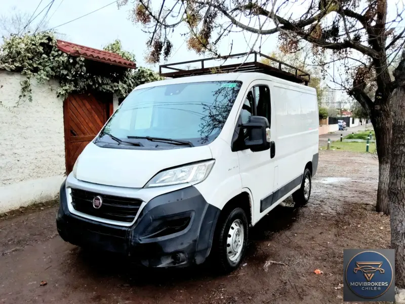 Furgón Fiat Ducato blanco en buen estado - 1
