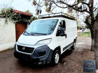 Furgón Fiat Ducato blanco en buen estado - miniatura 1