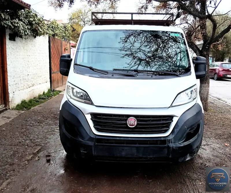Furgón Fiat Ducato blanco en buen estado - 2
