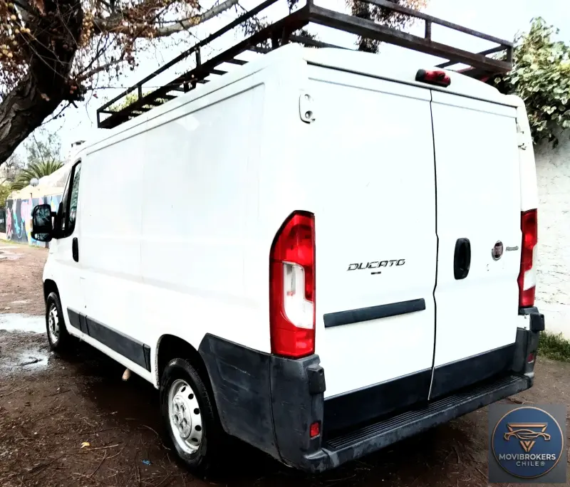 Furgón Fiat Ducato blanco en buen estado - 3