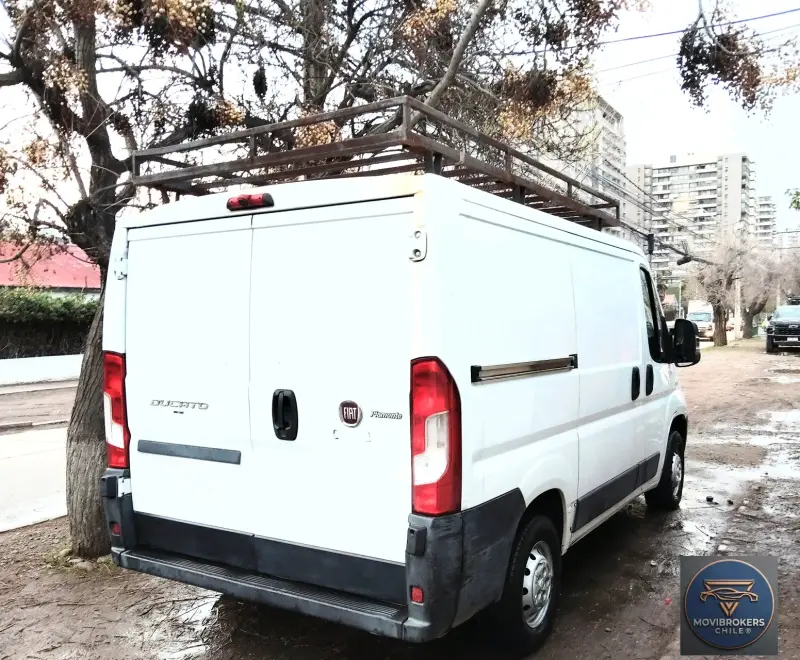 Furgón Fiat Ducato blanco en buen estado - 4
