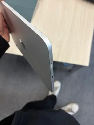iPad Apple 11 gen de 10.9 pulgadas en buen estado - miniatura 3
