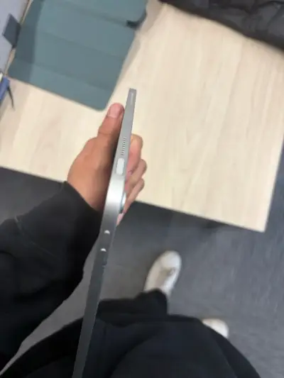 iPad Apple 11 gen de 10.9 pulgadas en buen estado - miniatura 5