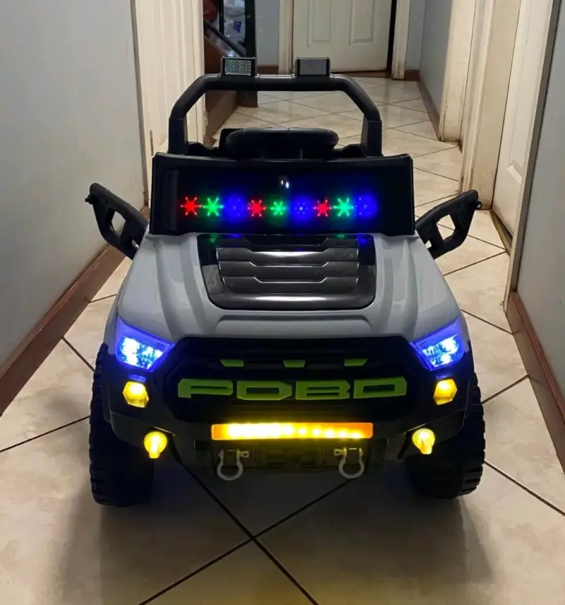 Auto eléctrico para niños con luces LED - 2