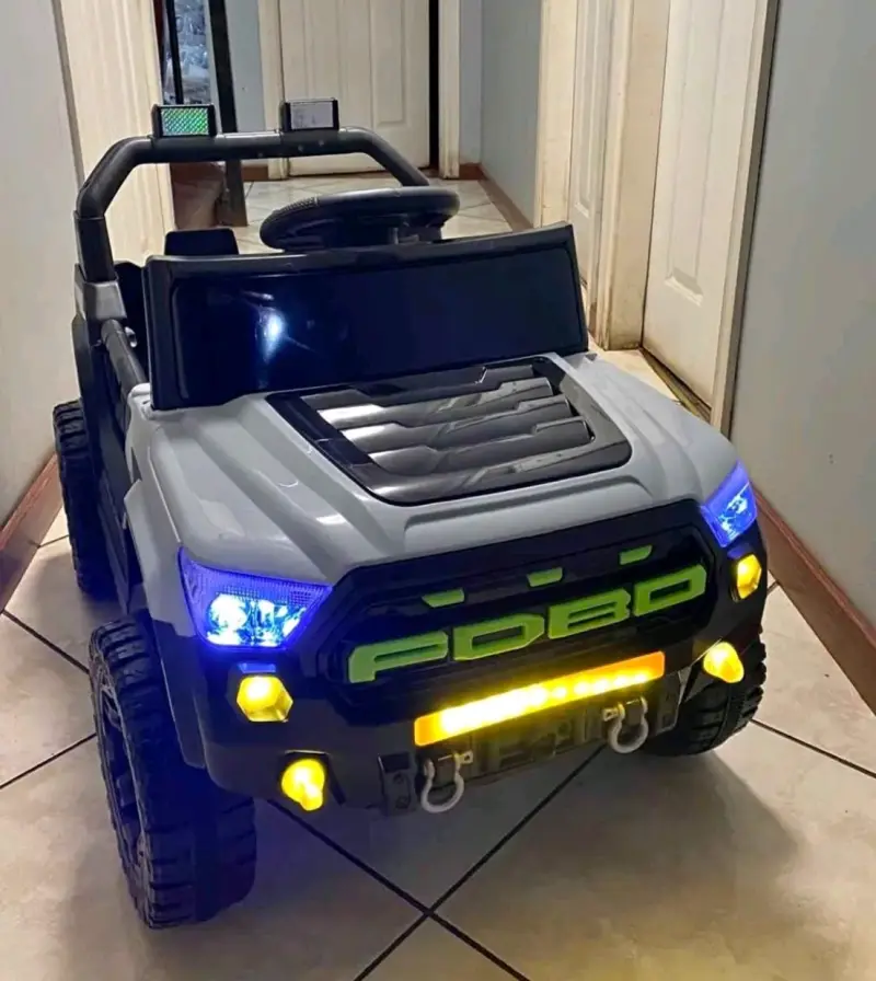 Auto eléctrico para niños con luces LED - 3