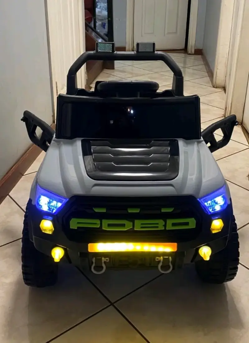 Auto eléctrico para niños con luces LED - 4