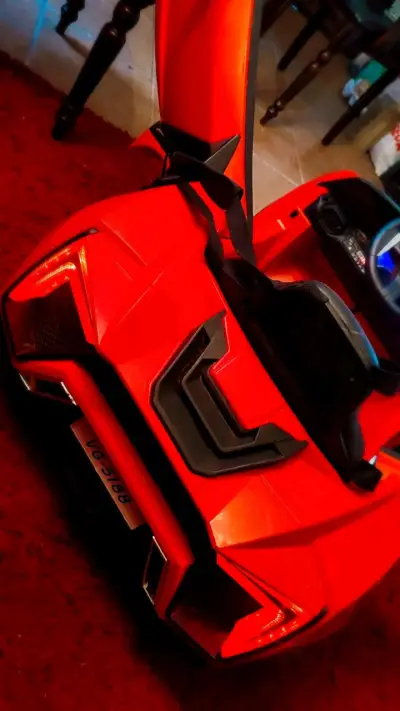 Auto eléctrico para niños rojo Voyage - miniatura 3