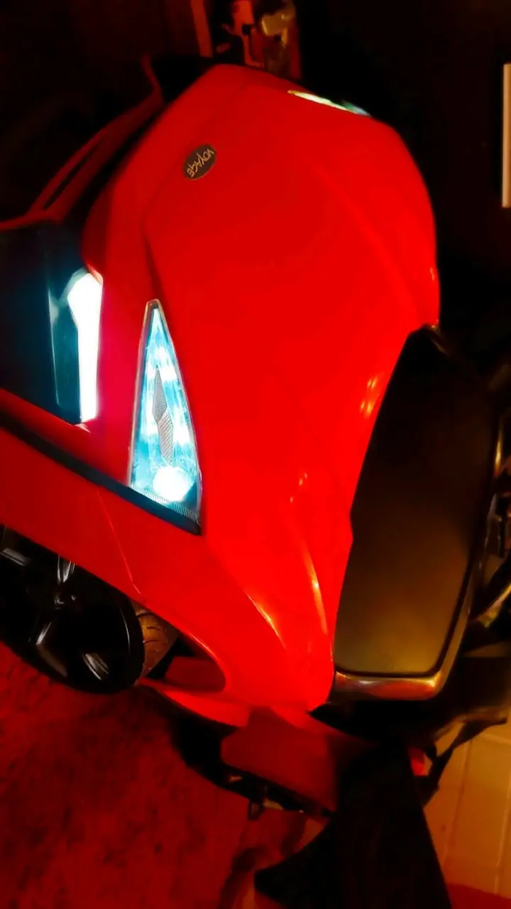 Auto eléctrico para niños rojo Voyage - 4