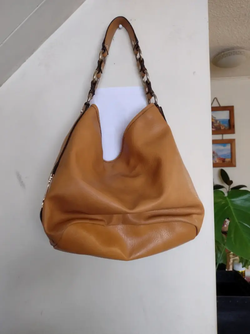 Bolso de cuero marrón con asa de cadena - 3