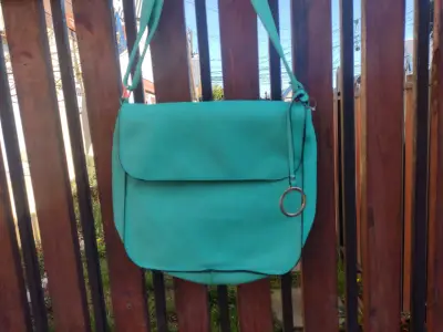 Cartera bandolera turquesa con correa ajustable - miniatura 2