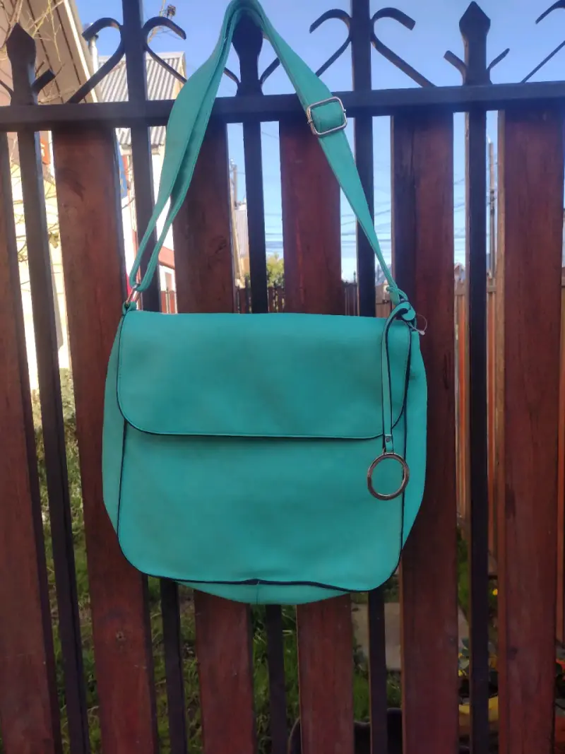 Cartera bandolera turquesa con correa ajustable - 3