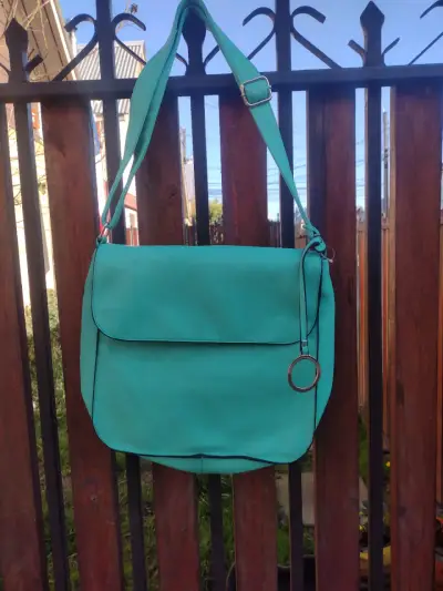 Cartera bandolera turquesa con correa ajustable - miniatura 3