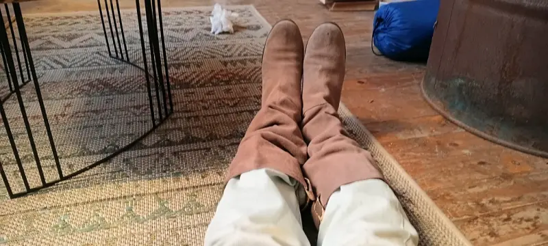 Botas altas de gamuza color beige - 2