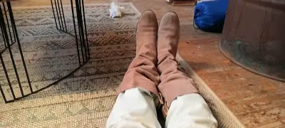 Botas altas de gamuza color beige - miniatura 2
