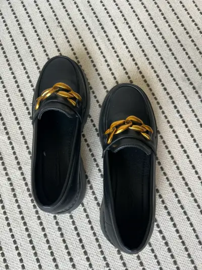 Mocasines negros con cadena dorada talla 36 dama - miniatura 4