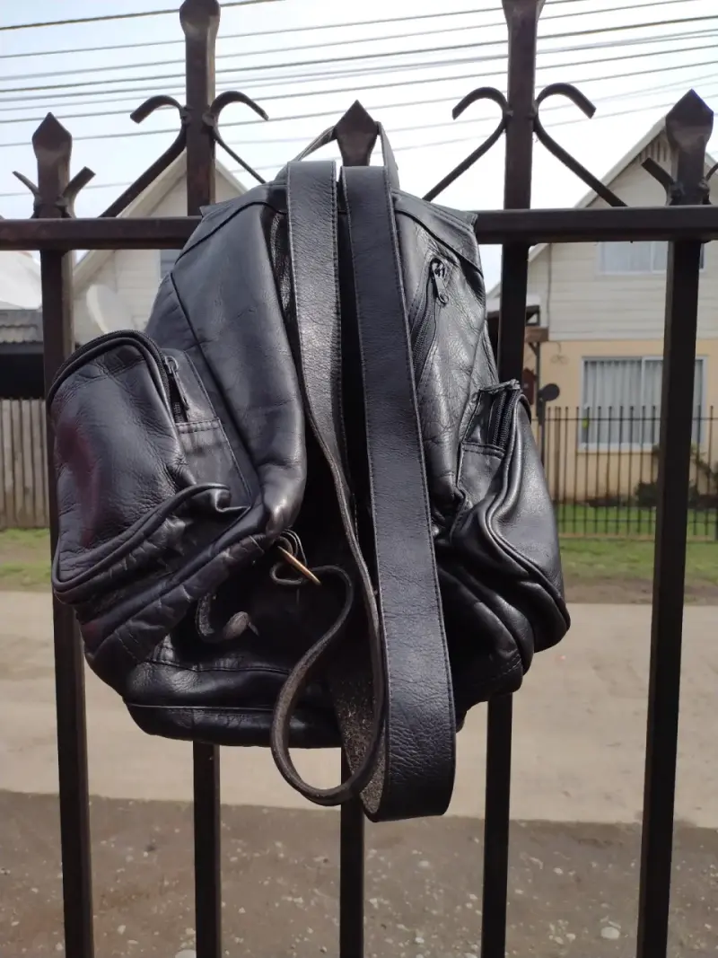 Mochila de cuero negra con bolsillos - 3