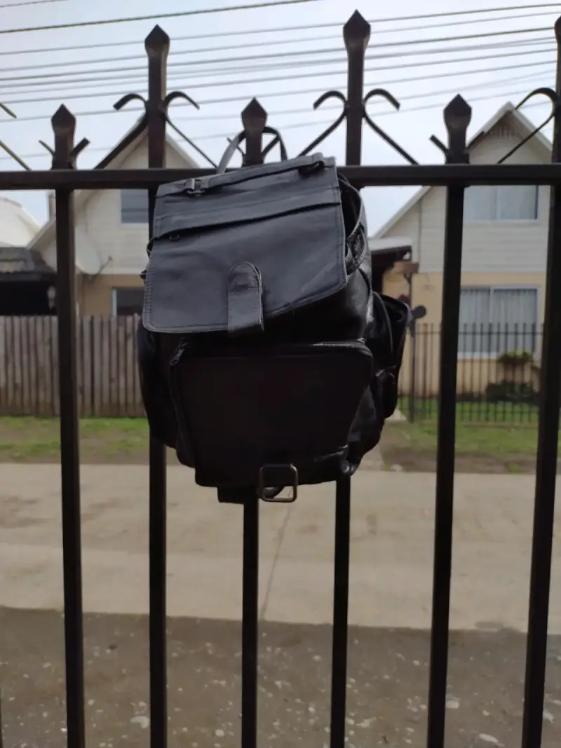 Mochila de cuero negra con bolsillos - 5